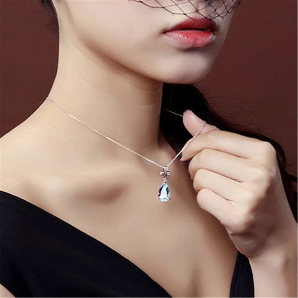 Color Sky Blue Topaz Crystal Clavicle Chain – Elegant Protection & Spiritual Radiance for Daily Glamour - Image 4