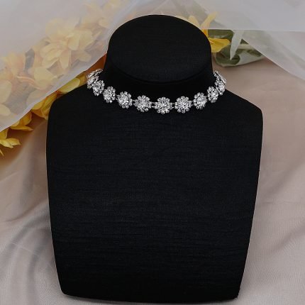 Chic Collarbone Chain with Healing Crystals | Feminine Style & Intentional Energy