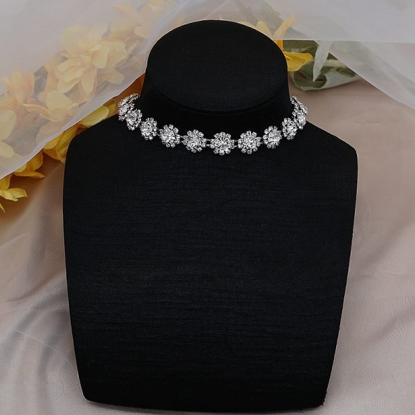 Chic Collarbone Chain with Healing Crystals | Feminine Style & Intentional Energy