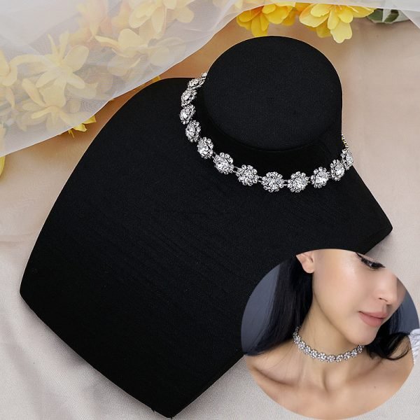 Chic Collarbone Chain with Healing Crystals | Feminine Style & Intentional Energy - Image 8